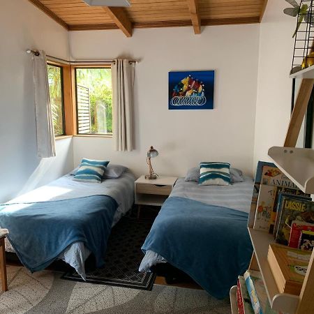 Treetop Hideaway - Taupo Holiday Home Bagian luar foto
