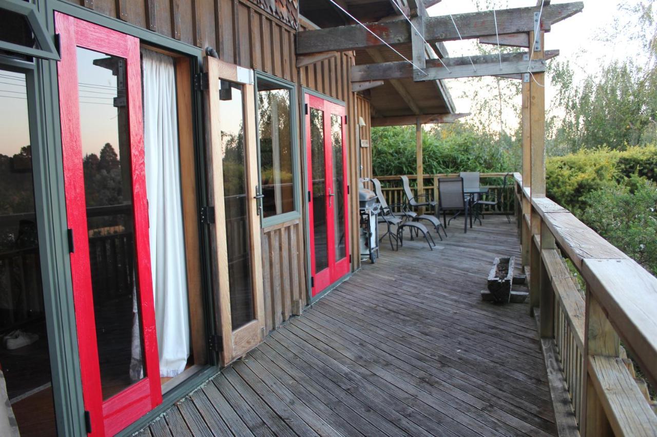 Treetop Hideaway - Taupo Holiday Home Bagian luar foto
