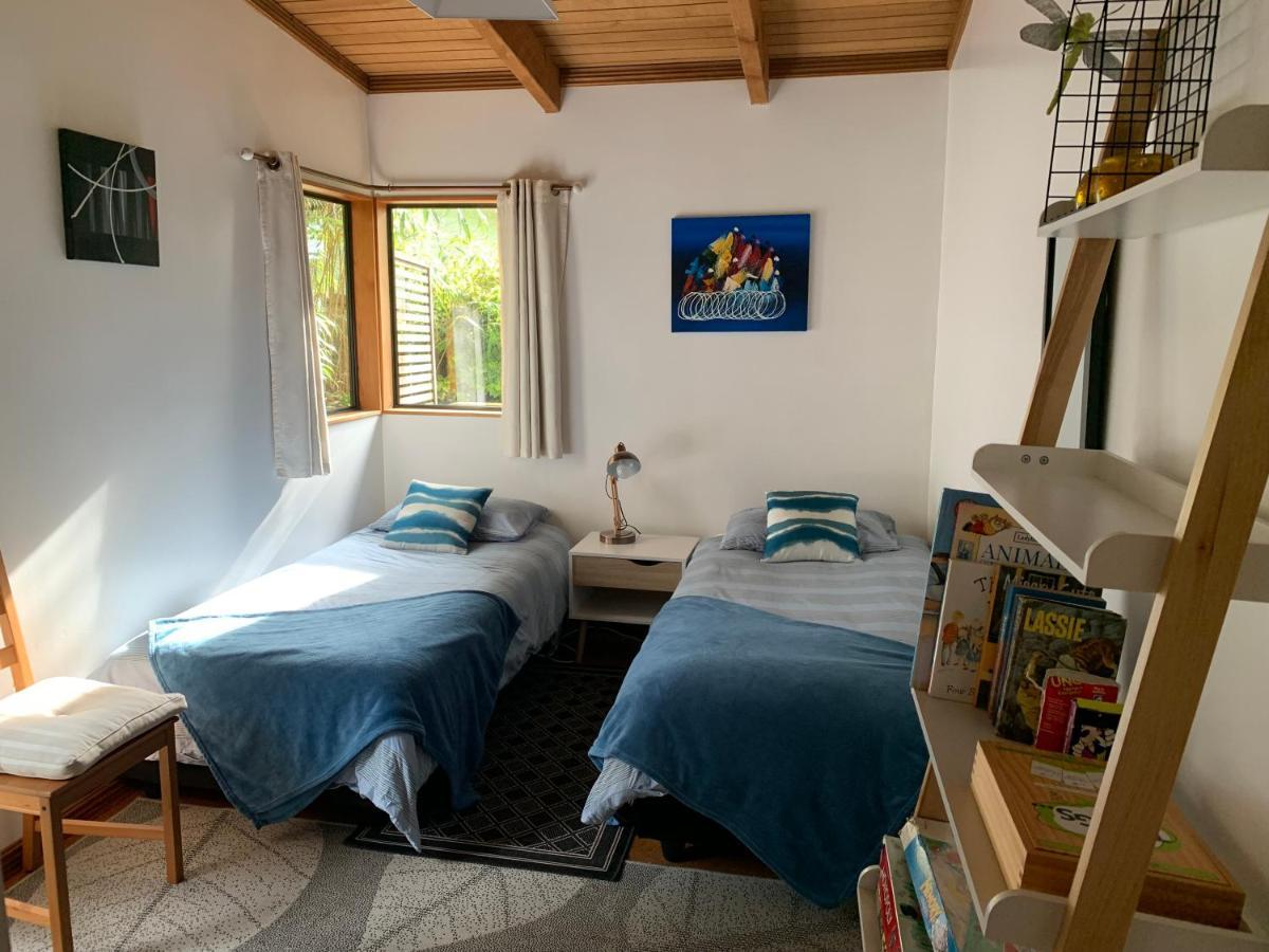Treetop Hideaway - Taupo Holiday Home Bagian luar foto