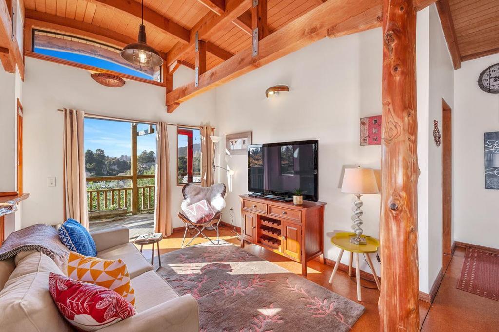 Treetop Hideaway - Taupo Holiday Home Bagian luar foto