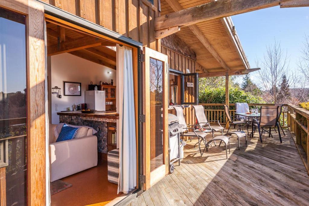 Treetop Hideaway - Taupo Holiday Home Bagian luar foto